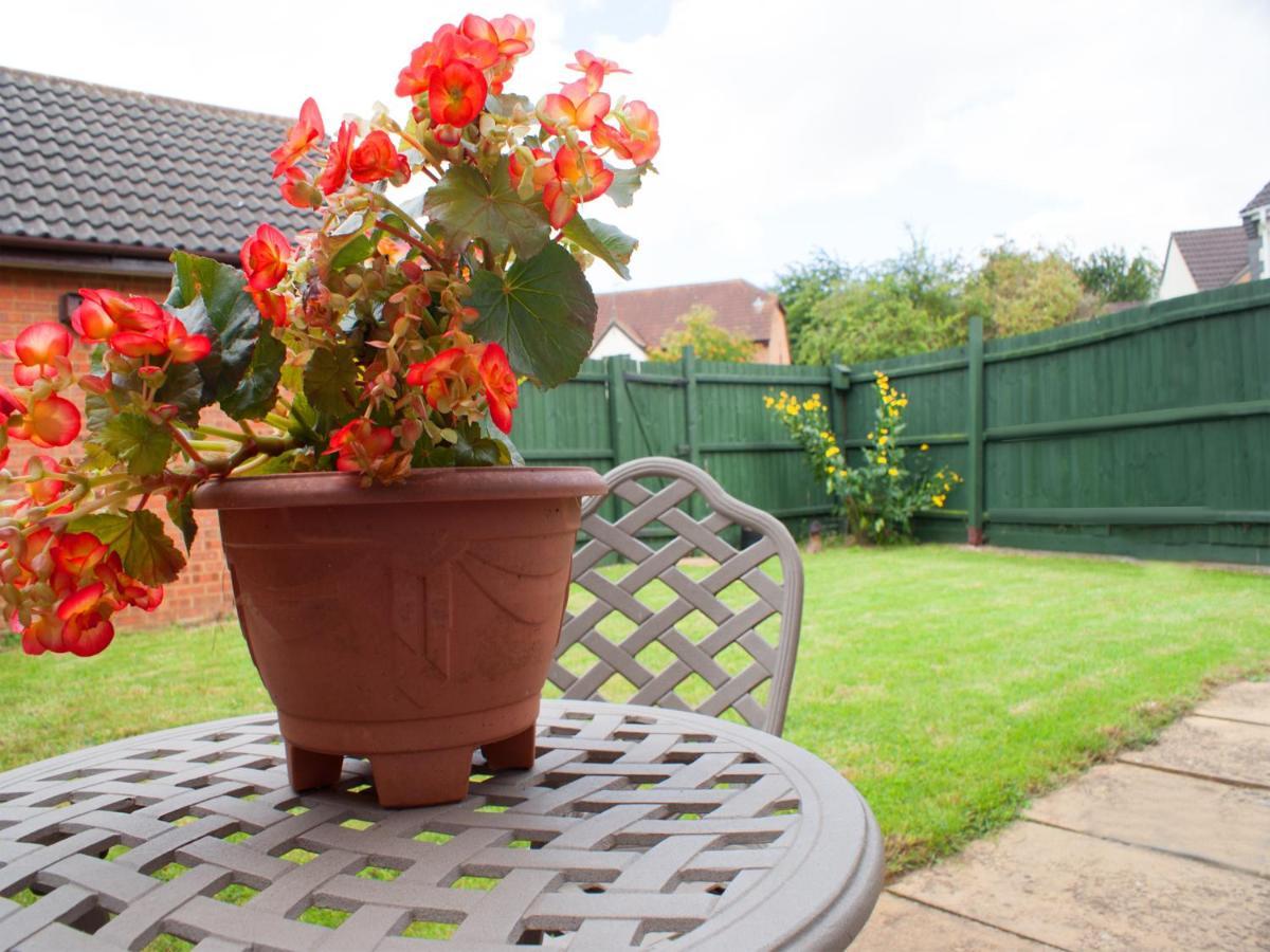 Вілла East Midland House Free Private Parking Fast Wifi Smart Tv With Garden Кеттерінг Екстер'єр фото